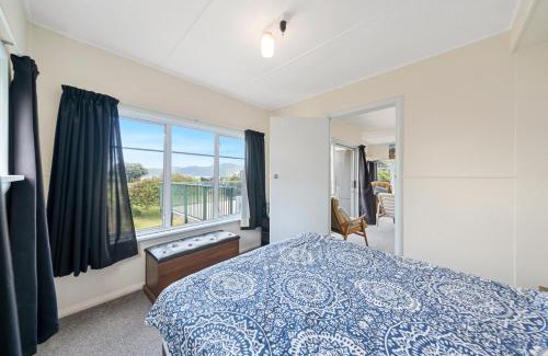 Paraparaumu Beach House | The Green Trout - Paraparaumu Beach Holiday Home