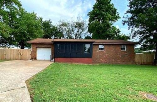 Tahlequah House | The Greenhouse - 3bed 2bath home in Tahlequah, OK