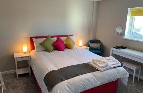 Peacehaven Hotel | The Greenwich Rooms - Burger & Bird Bar & Restaurant