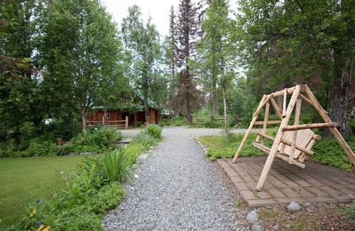 Trapper Creek Cabin | The Grizzly Den Cabin
