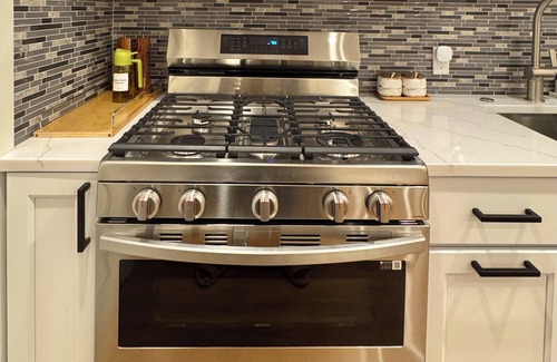 Oak Hills Bed & Breakfast | The Grove - A Family Friendly Modern Studio in Portland/Beaverton/Hillsboro