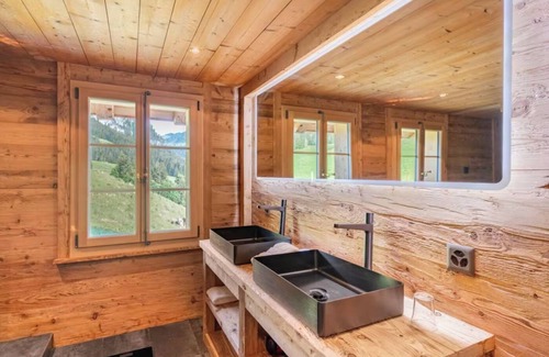 Chateau-d'Oex House | The Gstaad Hideaway – Peaceful Chalet with Mountain Views