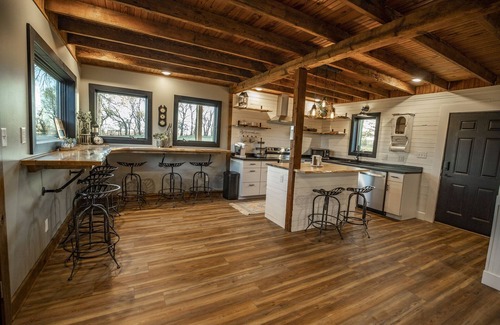 Lindsborg Cabin | The Guesthouse Getaway