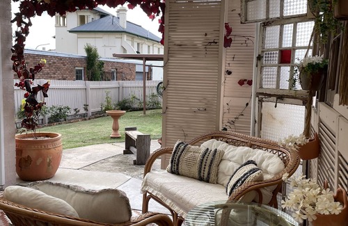 Tenterfield Apartment | The Gypsy Saddler across from Tenterfield Saddler