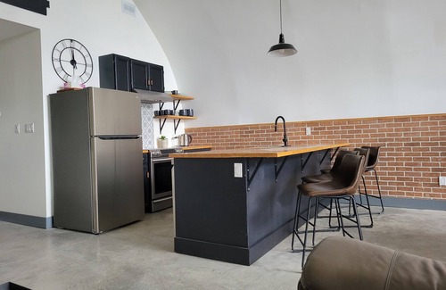 Howe Island House | The Hangar on Howe, Unique waterfront house
