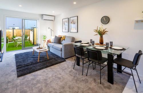 Upper Riccarton Apartment | The happy hideaway 2 bed 2 bath