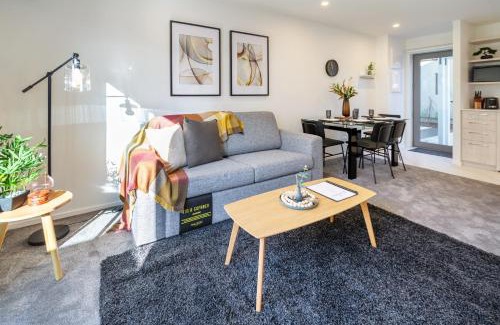 Upper Riccarton Apartment | The happy hideaway 2 bed 2 bath