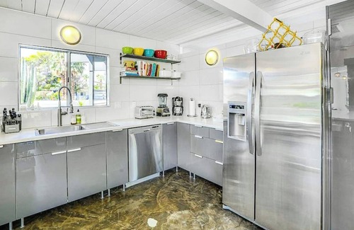Sunmor House | The Happy Hue Retreat