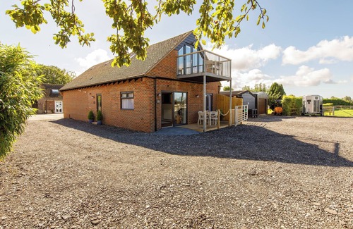 Chichester Cottage | THE HAYLOFT, romantic, character holiday cottage in Chidham