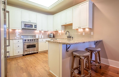 Oxford House | The HC, Discounted rate for S. Carolina game!