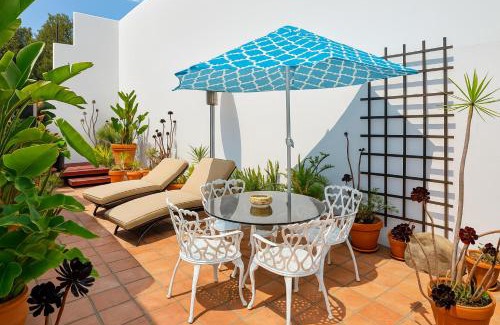 Hollywood Hills Apartment | The Heart Of Hollywood Hills
