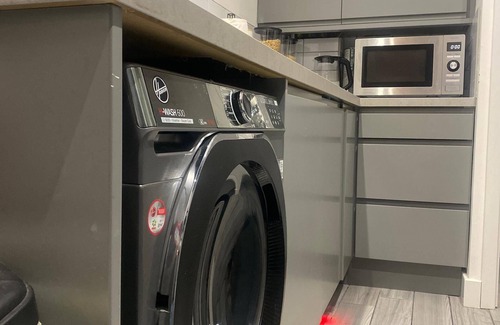 Derby House | The Hearth House – Cosy 3-Bed Retreat wt Fireplace. Sleeps 7