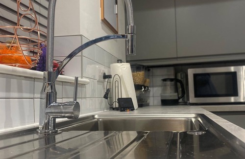 Derby House | The Hearth House – Cosy 3-Bed Retreat wt Fireplace. Sleeps 7