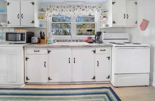 Downtown Myrtle Beach Cottage | The Hemingway Cottage- 201 N Ocean