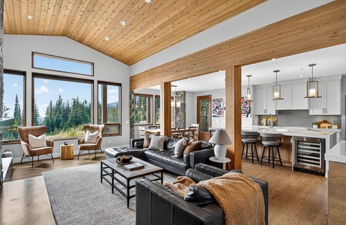 Big White Ski Resort Ski Chalet | The Hemlock | Slope-Side, Hot Tub & Views