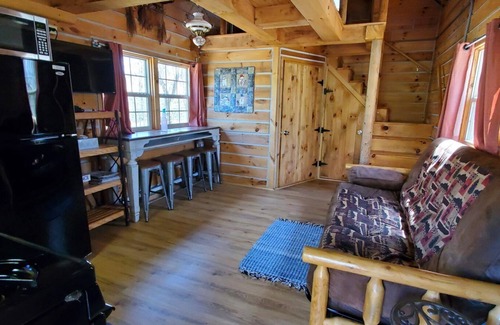 Hardin County Cabin | The Hickory Hollow Log Cabin by Garden of Gods in the Shawnee National Forest