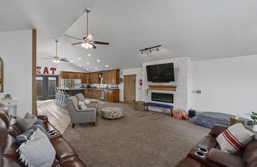Provo Bay House | The Hidden Barn! Serene hgetaway for the entire Family!