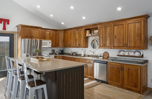 Provo Bay House | The Hidden Barn! Serene hgetaway for the entire Family!