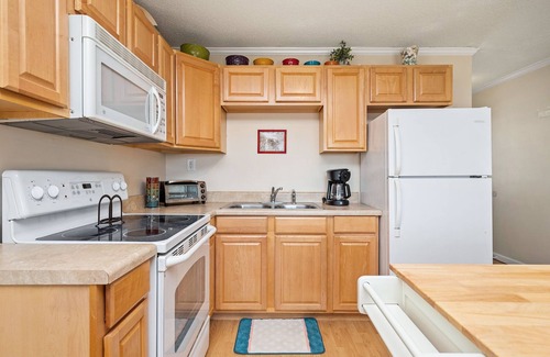 Yaupon Beach Condo | The Hideaway: Dog-friendly Unit in Multiplex Close to Public Beach Access