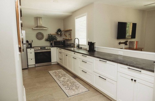 Bidwell Apartment | The Hideaway House