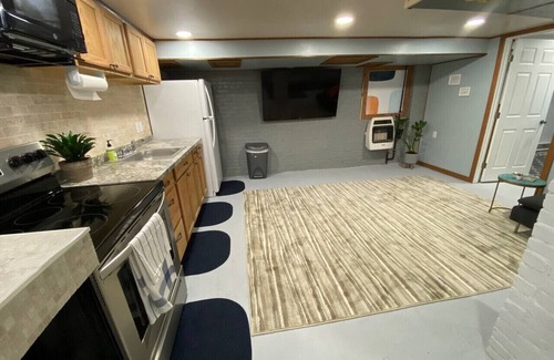 Troy Apartment | `The Hideaway` Modern Apartment w/Sauna and Grill