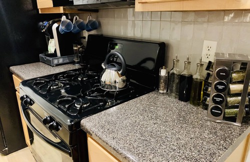 Newnan House | The Hideaway @ Newnan - Close to Everything + Pet Friendly