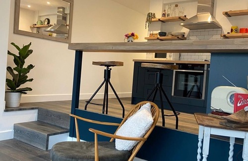 St Teath Apartment | The Hideaway, Stylish, serene space in pretty Cornish village.