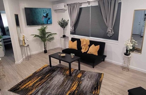 Parkway-South Sacramento House | The Hideaway