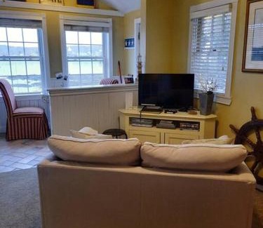Edgecomb House | The Highland Cottage on Sheepscot
