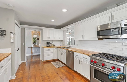 Twin Lakes House | The Highland House - Heated Pool, Lake Elizabeth Pier, Game Room! Perfect for families and groups