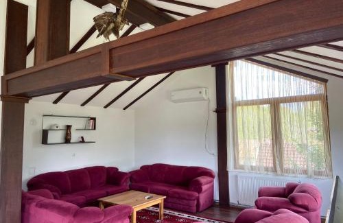 Prevalla Villa | The Hill House