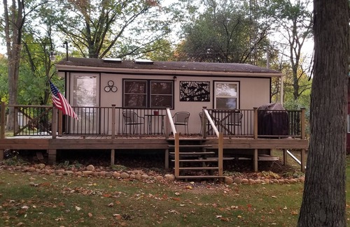 Fremont Cottage | The Hilltop Hideaway on Little Long Lake