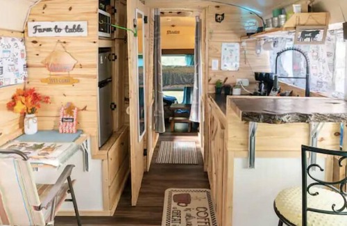 Carbon Hill House | The Hocking Hills- MAGICAL SKOOLIE ‼️