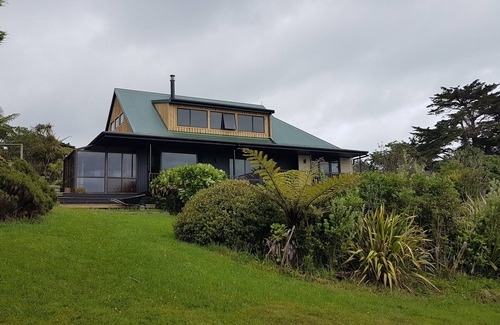 Cape Foulwind House | The hole in the rock house Amazing sea views. Stunning beaches. Stay and relax