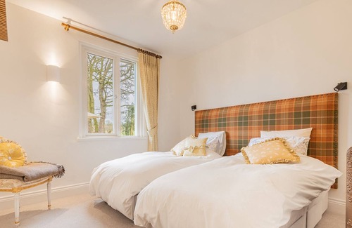 Brampton Cottage | THE HOLLIES