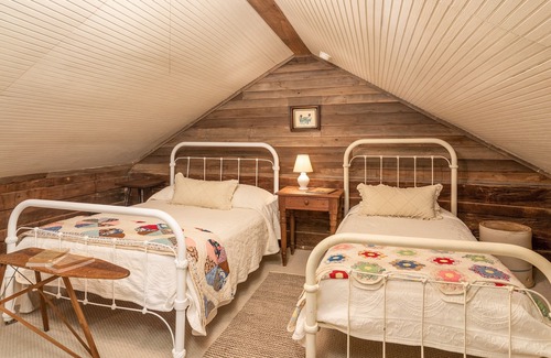 Bells Cabin | The Holly House at Green Frog Farm