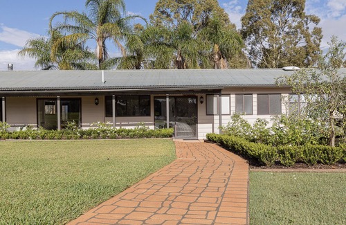 Pokolbin House | The Homestead @ Hunter Gleann- Oh those views and the fabulous pool.