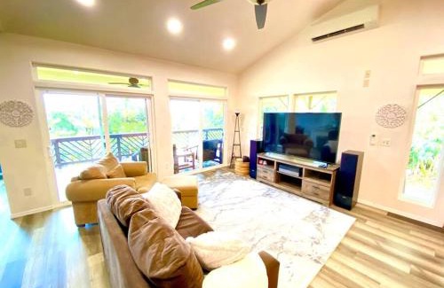 Honomu House | THE HONOMU HOUSE - Gorgeous, Spacious 4Bd2Ba Home near Waterfalls and Hilo, Sleeps 12!