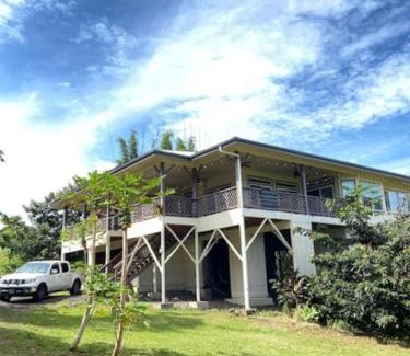 Honomu House | THE HONOMU HOUSE - Gorgeous, Spacious 4Bd2Ba Home near Waterfalls and Hilo, Sleeps 12!