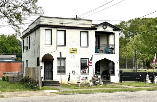Montgomery House | The Hornet Nest (Old World Charm)