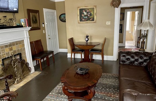 Montgomery House | The Hornet Nest (Old World Charm)