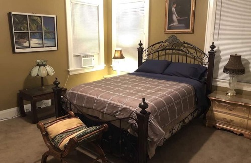 Montgomery House | The Hornet Nest (Old World Charm)