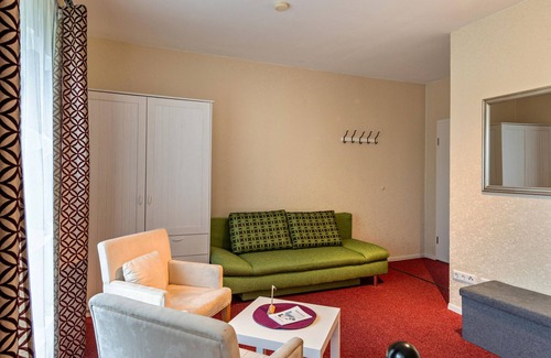 Groß Grabow House | "The House by the Pond" for 20 people, with Garden, Wi-Fi & Pond