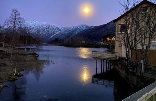 Bogen i Ofoten Apartment | The house on the lake