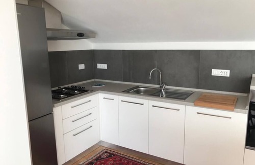 La Spezia Villa | The house with a view of Emma is a charming apartment with a splendid sea view