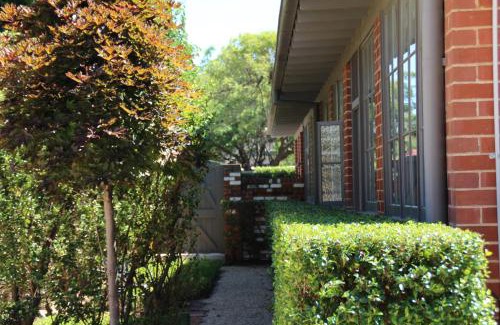 Wagga Wagga Hotel | The Houston Wagga