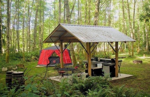 Langley RV Rental | THE HUCKLEBERRY GLAMPSITE,nEXPERIENCE THE MAGIC!