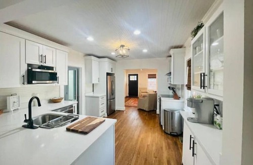 West Jefferson House | The Huddie Hut