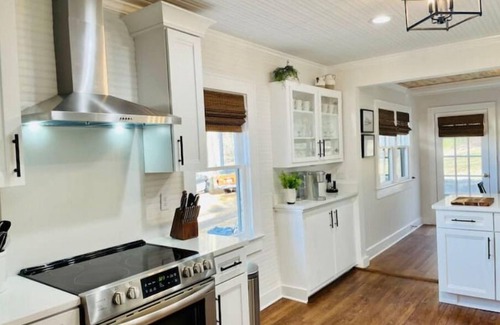 West Jefferson House | The Huddie Hut