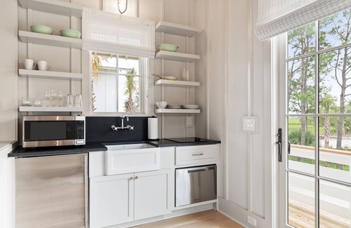 Johns Island House | “The Ibis” (3025 Southerly Way) 2 person creekside bungalow at Kiawah River ~ Tesla Charger